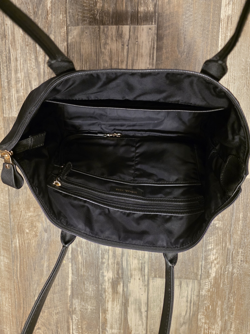 MICHAEL KORS Classic Nylon Shoulder Tote - Picture 5 of 8